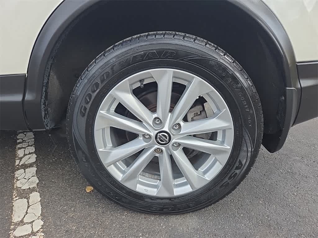 Thumbnail: 2019 Nissan Rogue Sport - 9