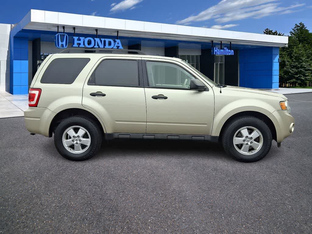 Thumbnail: 2010 Ford Escape - 25