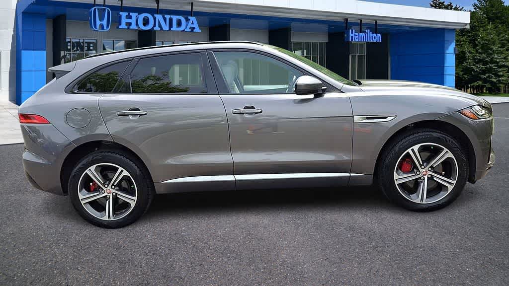 Thumbnail: 2019 Jaguar F-Pace - 9