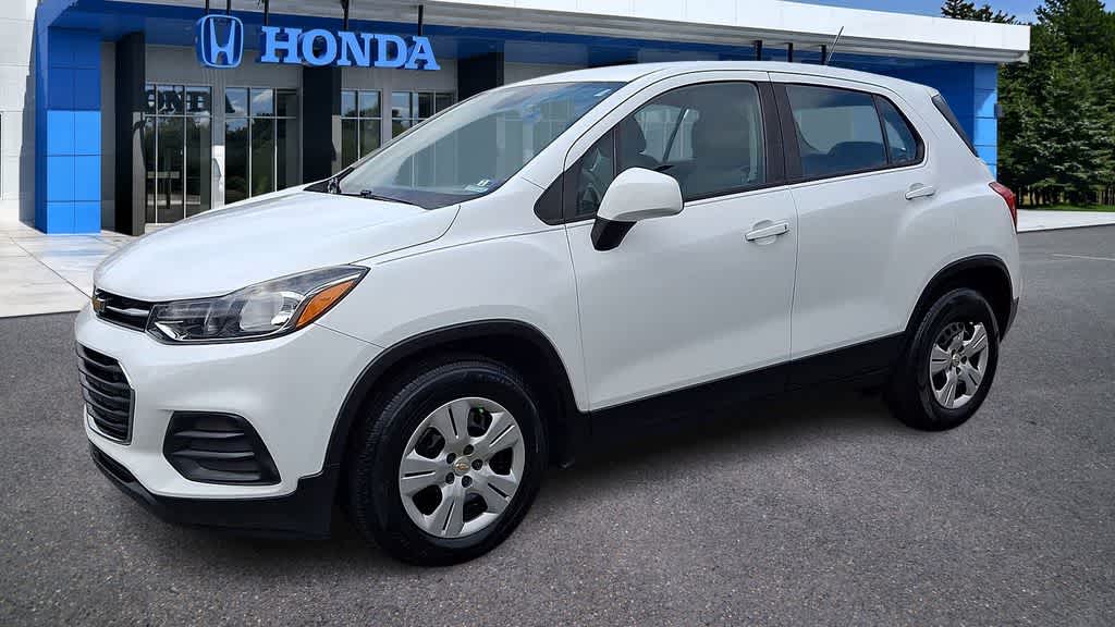 Thumbnail: 2017 Chevrolet Trax - 4