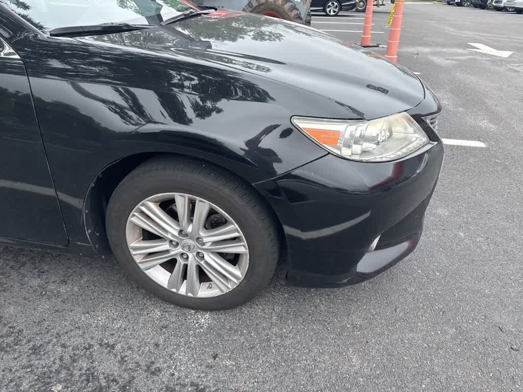 Thumbnail: 2014 Lexus ES - 4