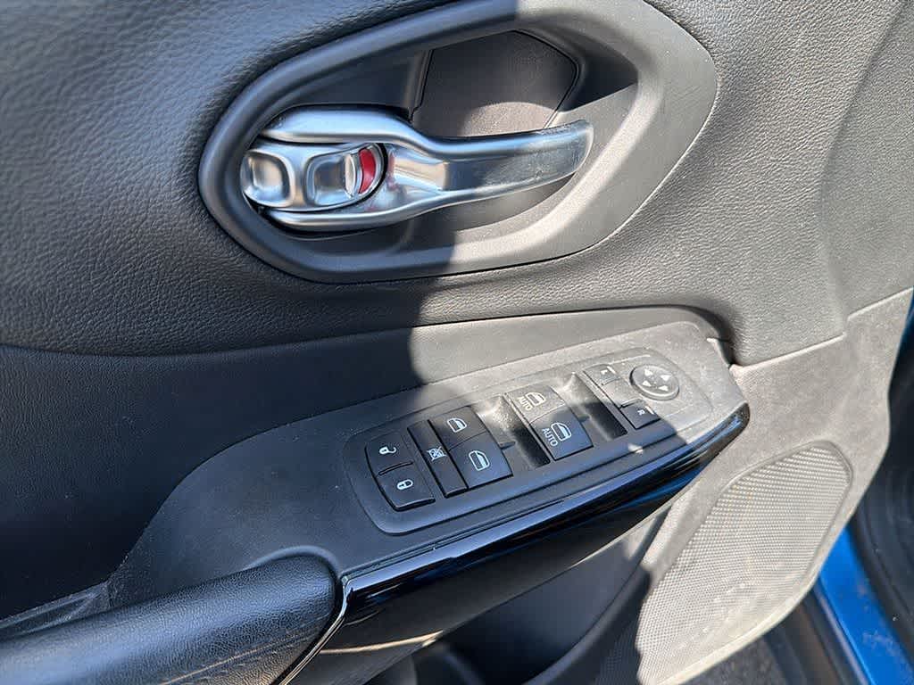 Thumbnail: 2020 Jeep Cherokee - 18