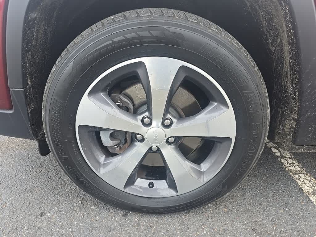 Thumbnail: 2019 Jeep Cherokee - 8