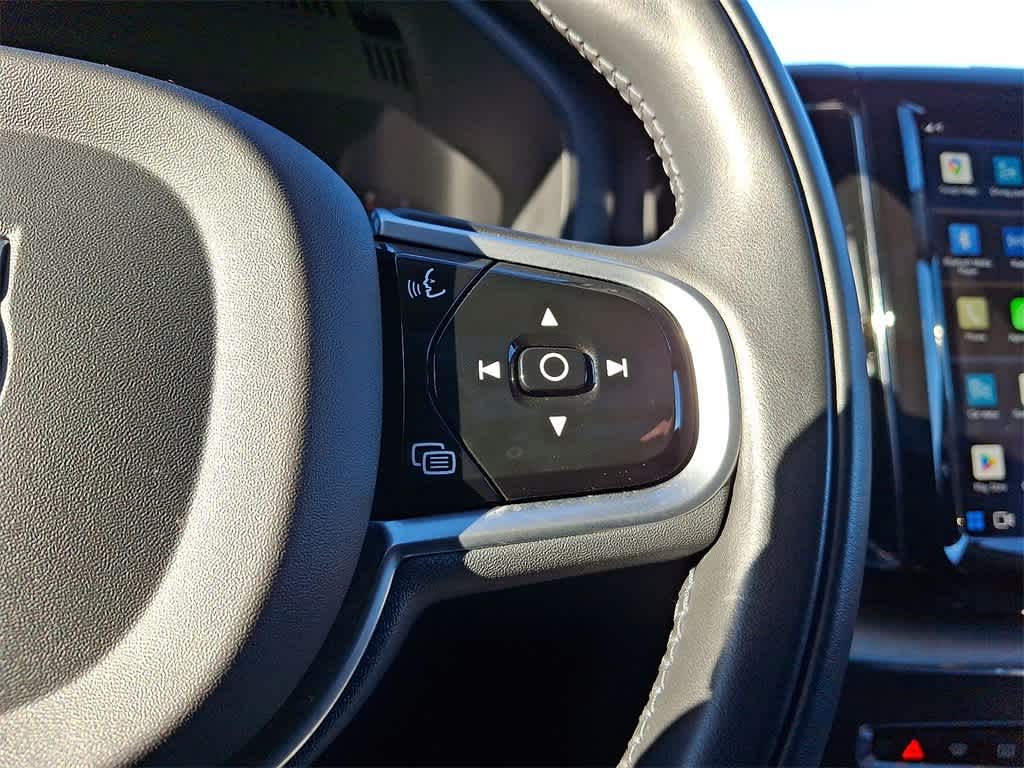 Thumbnail: 2022 Volvo XC60 - 18