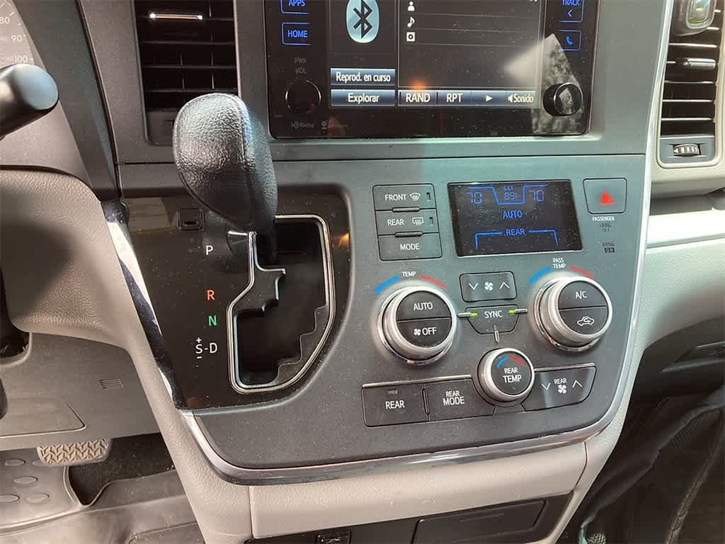Thumbnail: 2015 Toyota Sienna - 14