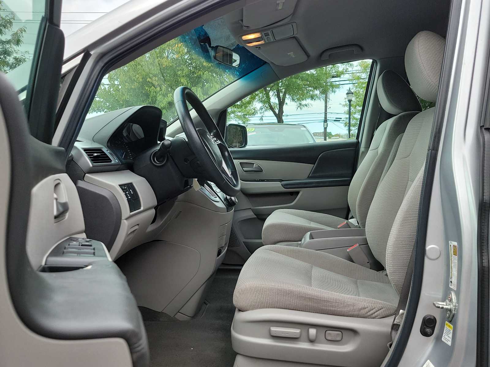 Thumbnail: 2012 Honda Odyssey - 3