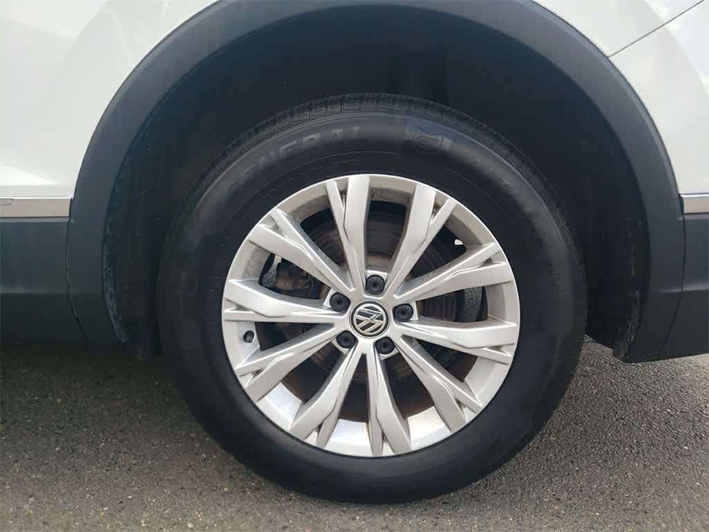 Thumbnail: 2018 Volkswagen Tiguan - 9
