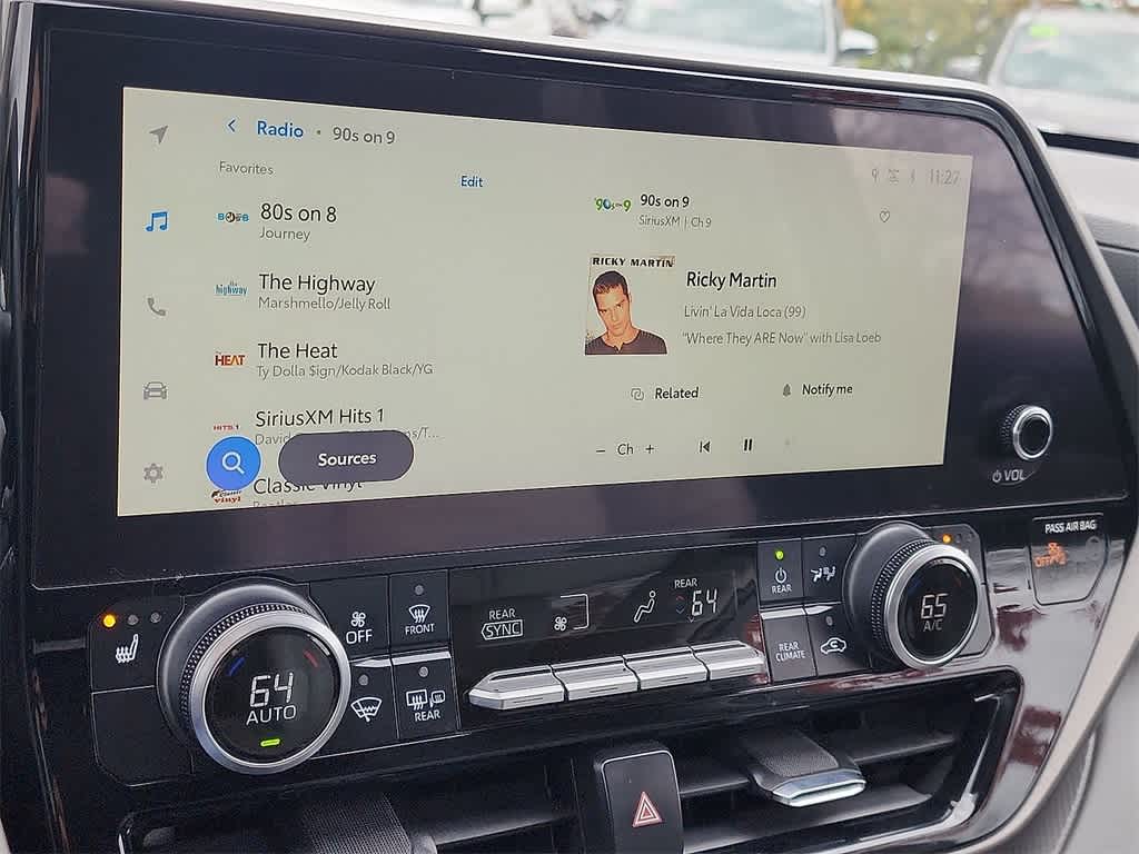 Thumbnail: 2023 Toyota Highlander - 20