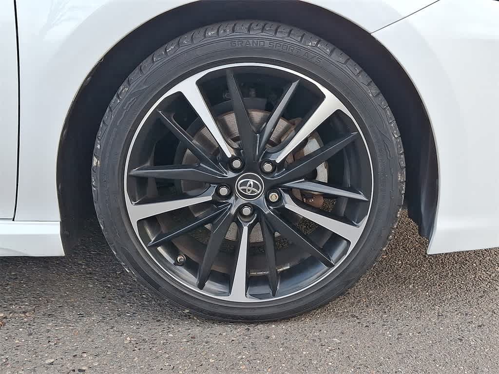 Thumbnail: 2018 Toyota Camry - 18