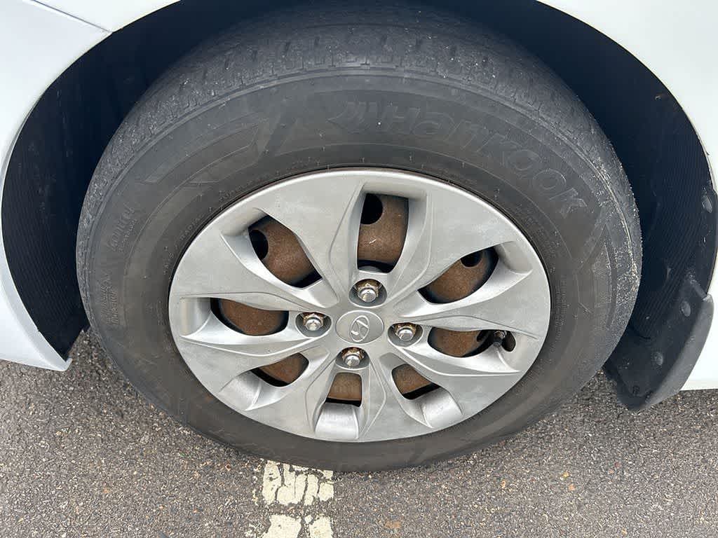 Thumbnail: 2016 Hyundai Accent - 8