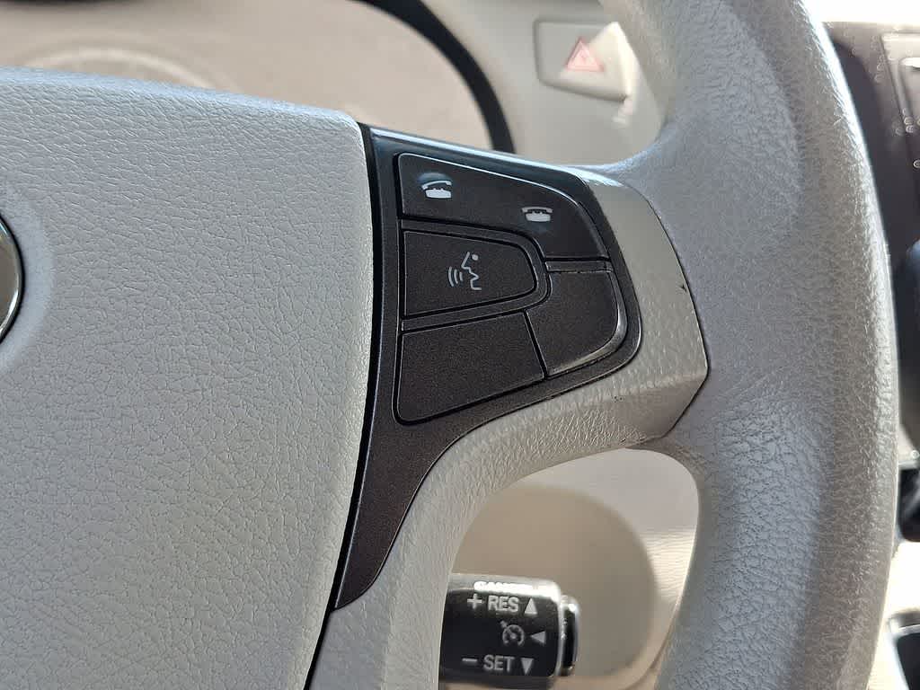 Thumbnail: 2011 Toyota Sienna - 18