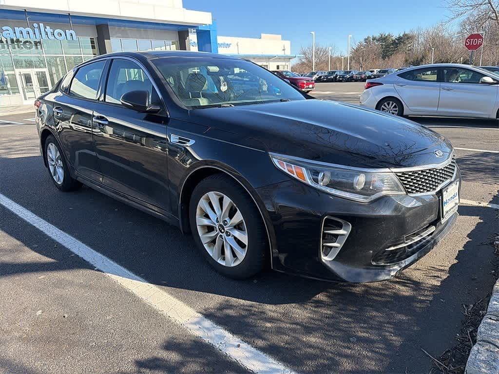 Thumbnail: 2017 Kia Optima - 3
