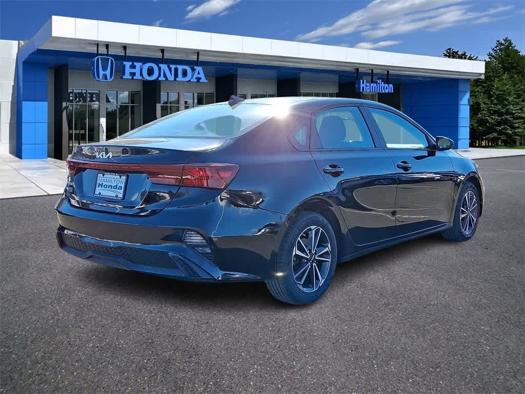 Thumbnail: 2022 Kia Forte - 24
