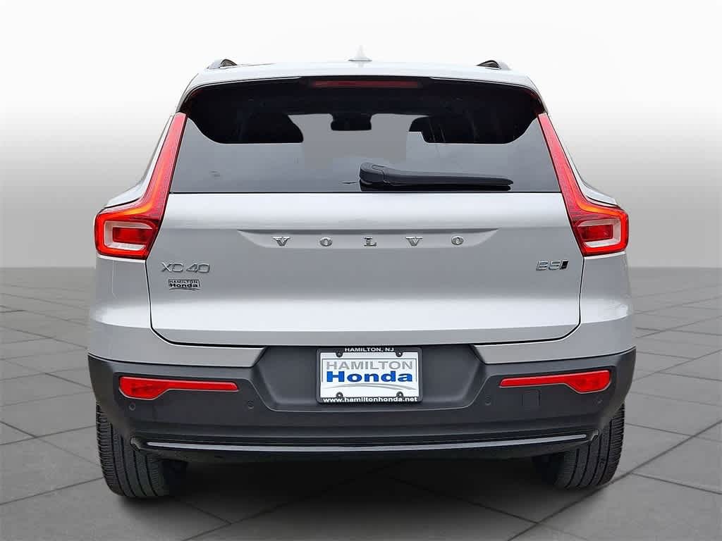 Thumbnail: 2023 Volvo XC40 - 23