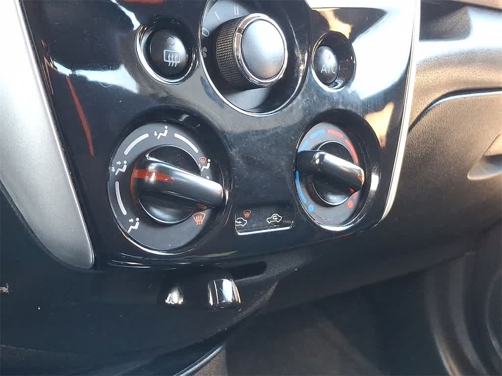 Thumbnail: 2015 Nissan Versa Note - 19