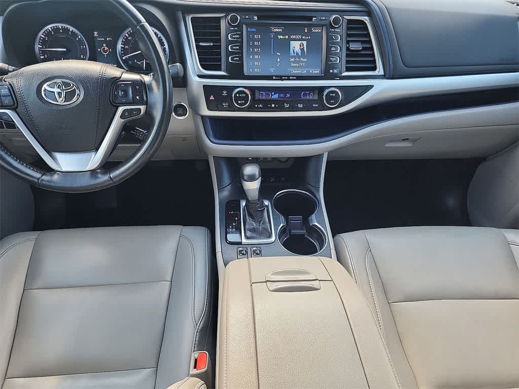 Thumbnail: 2019 Toyota Highlander - 10