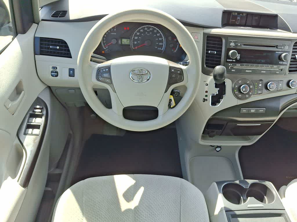 Thumbnail: 2011 Toyota Sienna - 21