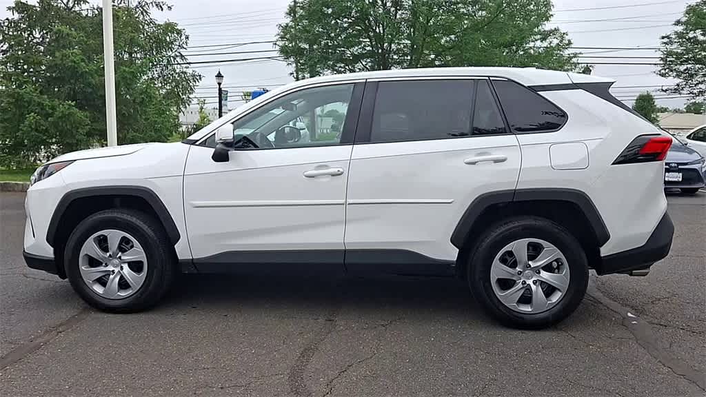 2022 Toyota RAV4 LE 5