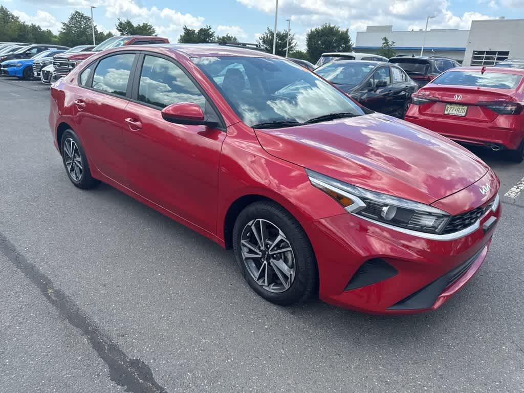 Thumbnail: 2022 Kia Forte - 3
