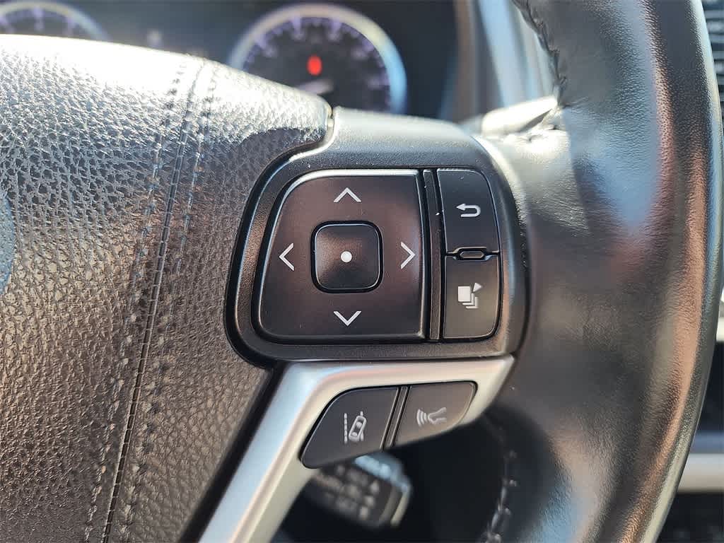 Thumbnail: 2019 Toyota Highlander - 22