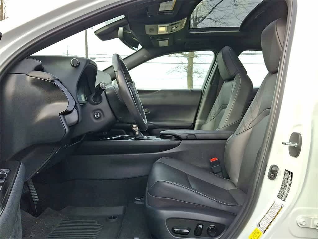 Thumbnail: 2023 Lexus UX - 11