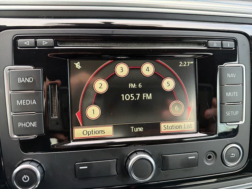 Thumbnail: 2014 Volkswagen Beetle - 21