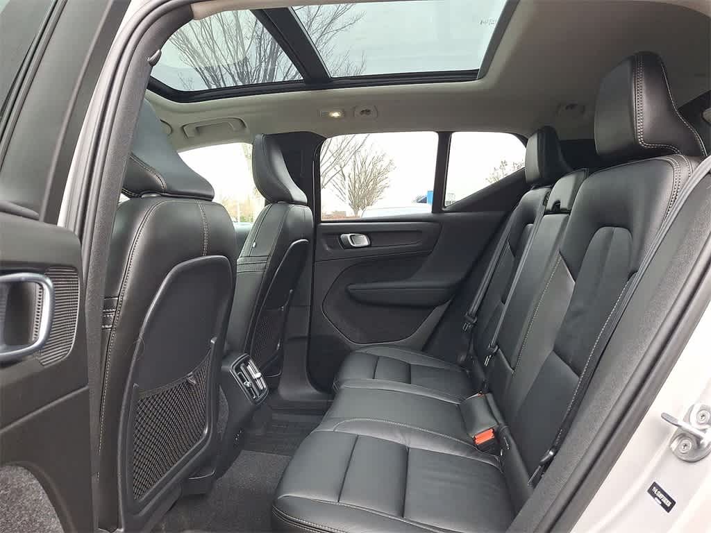 Thumbnail: 2023 Volvo XC40 - 20