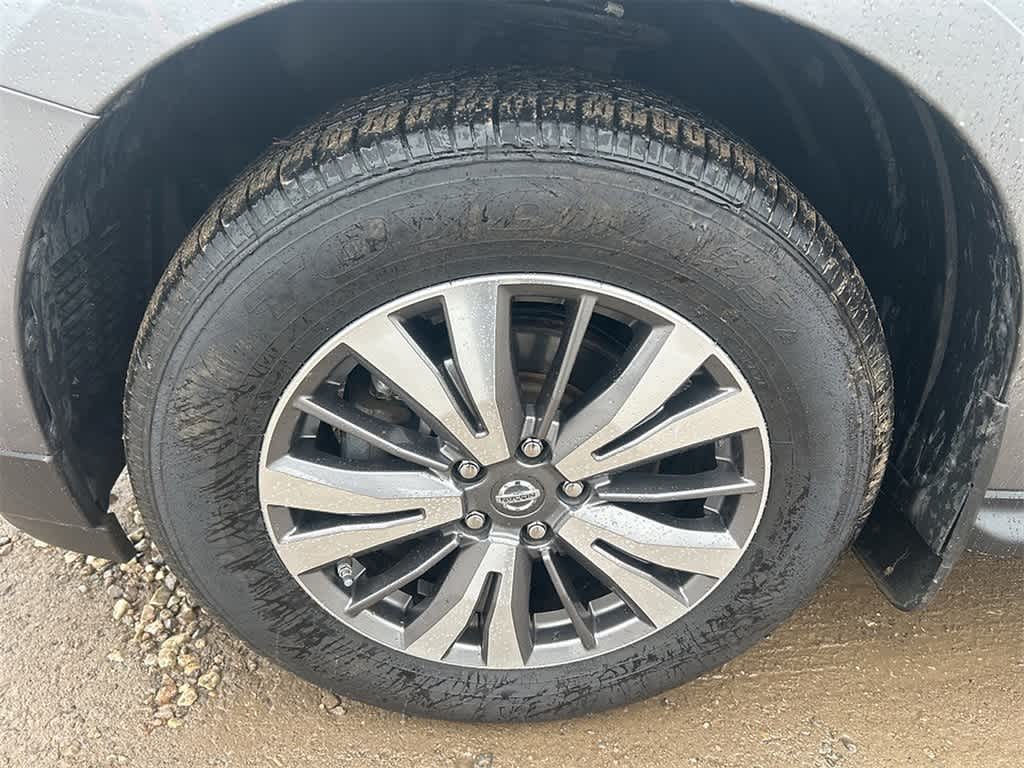 Thumbnail: 2017 Nissan Pathfinder - 8