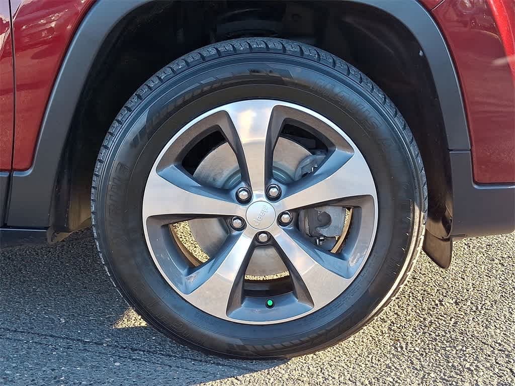 Thumbnail: 2019 Jeep Cherokee - 26