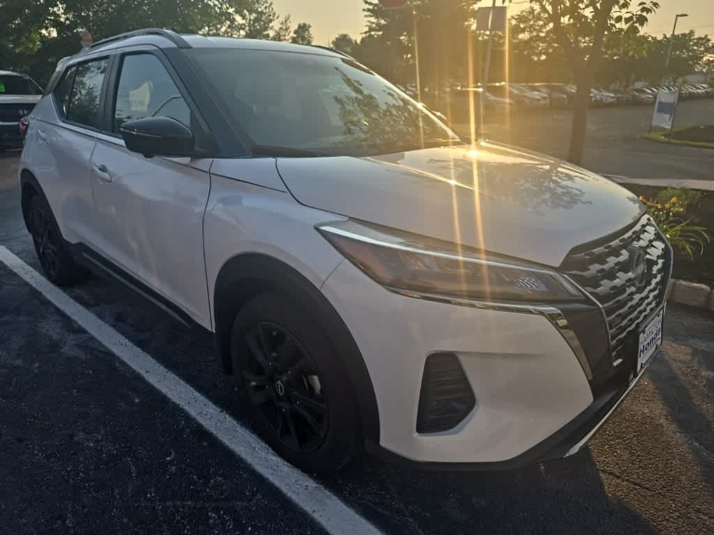 2024 Nissan Kicks SR 3