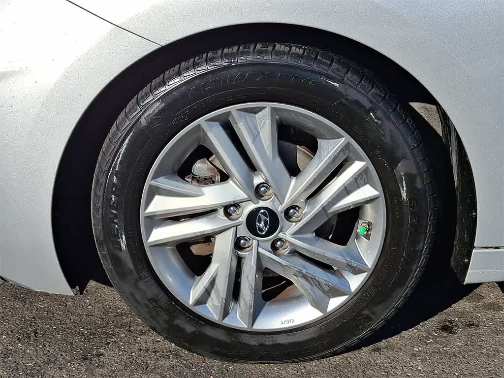 Thumbnail: 2020 Hyundai Elantra - 18