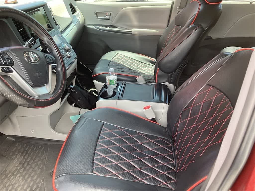 Thumbnail: 2015 Toyota Sienna - 10