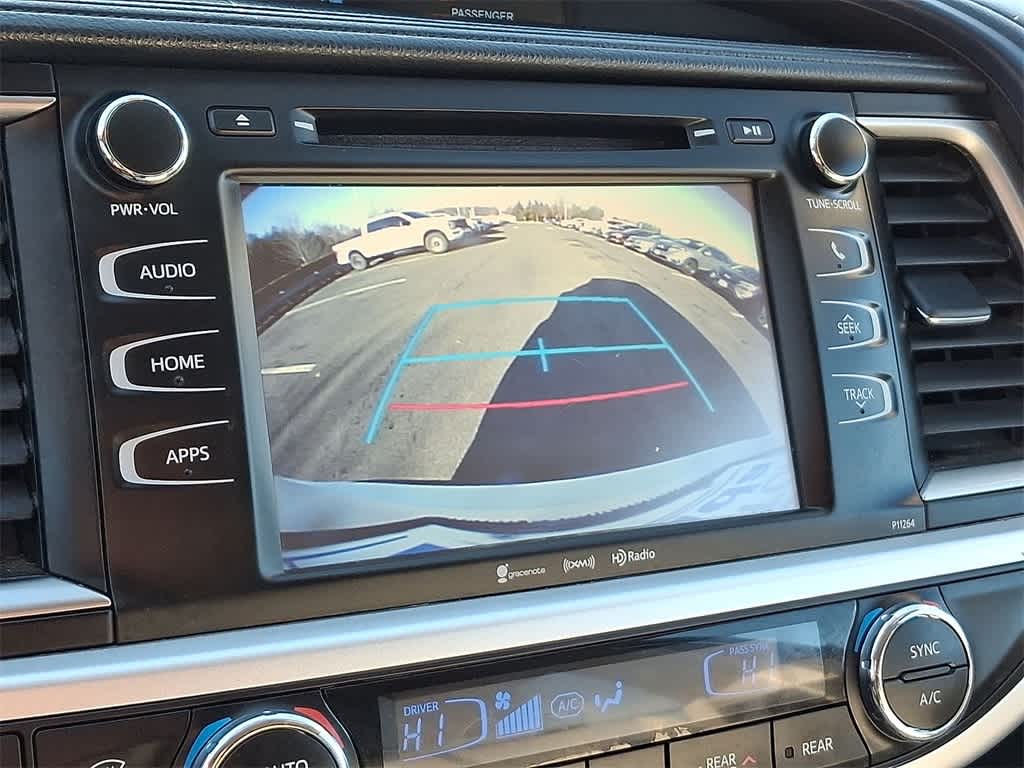 Thumbnail: 2016 Toyota Highlander - 15