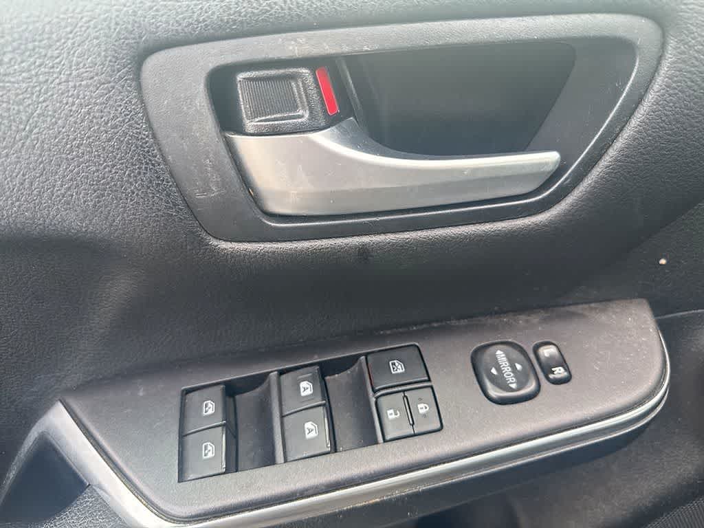 Thumbnail: 2017 Toyota Camry - 10