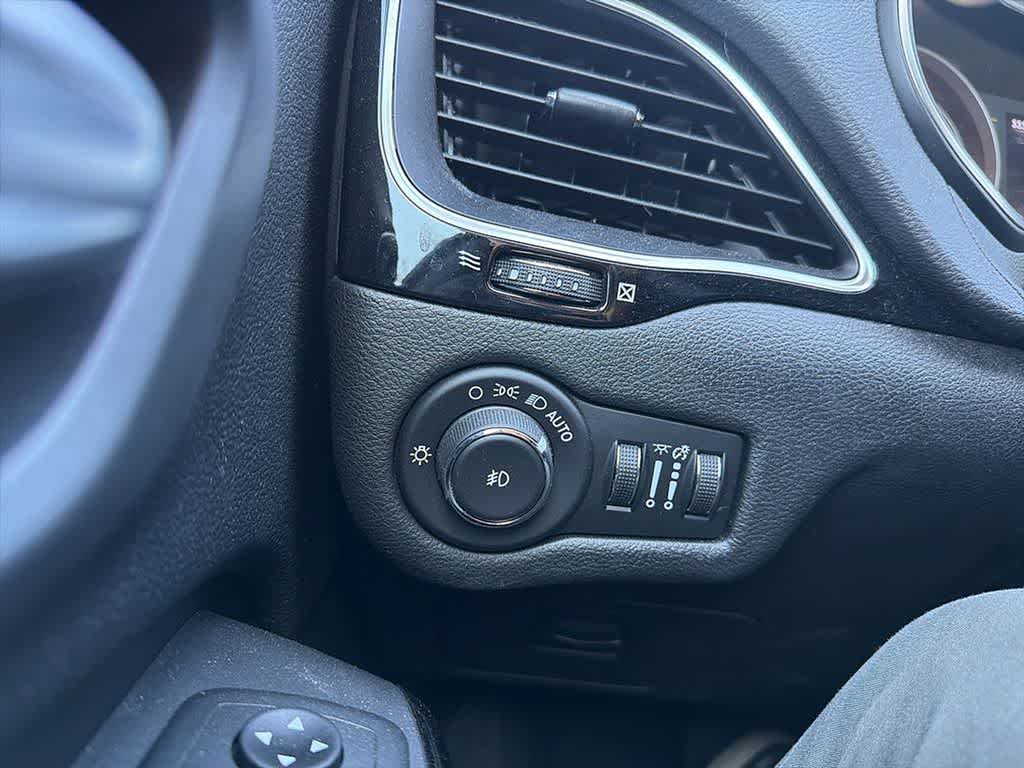 Thumbnail: 2020 Jeep Cherokee - 27