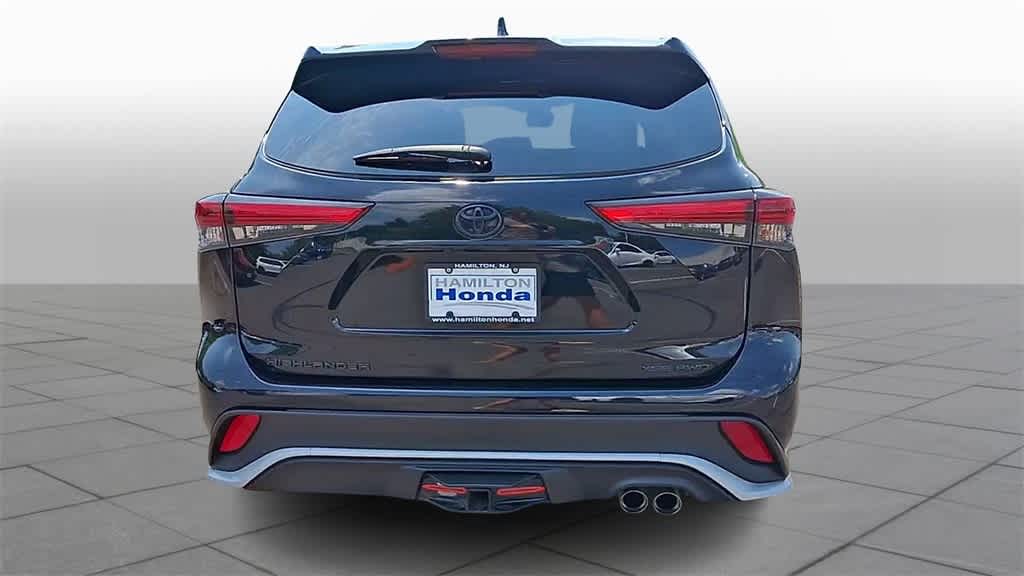 Thumbnail: 2021 Toyota Highlander - 7