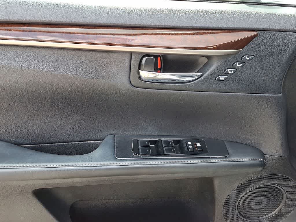 Thumbnail: 2014 Lexus ES - 10