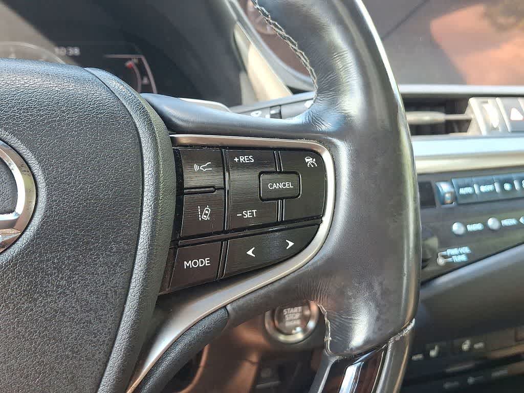 Thumbnail: 2019 Lexus ES - 18