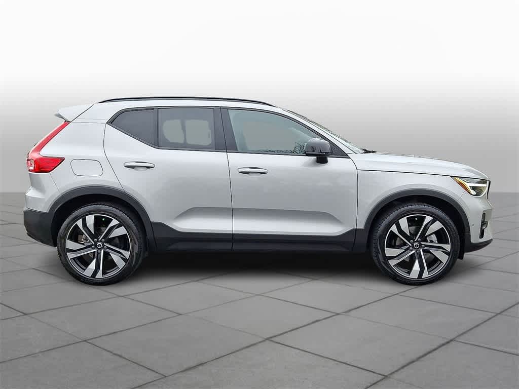 Thumbnail: 2023 Volvo XC40 - 25
