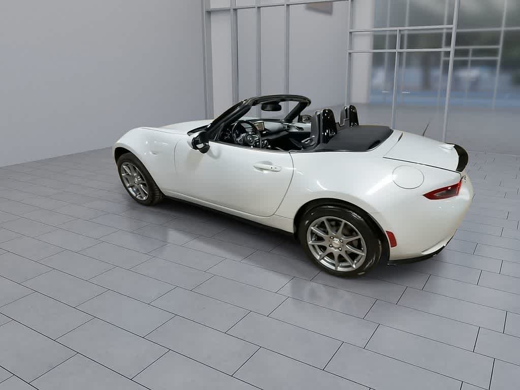 Thumbnail: 2017 Mazda MX-5 Miata - 6