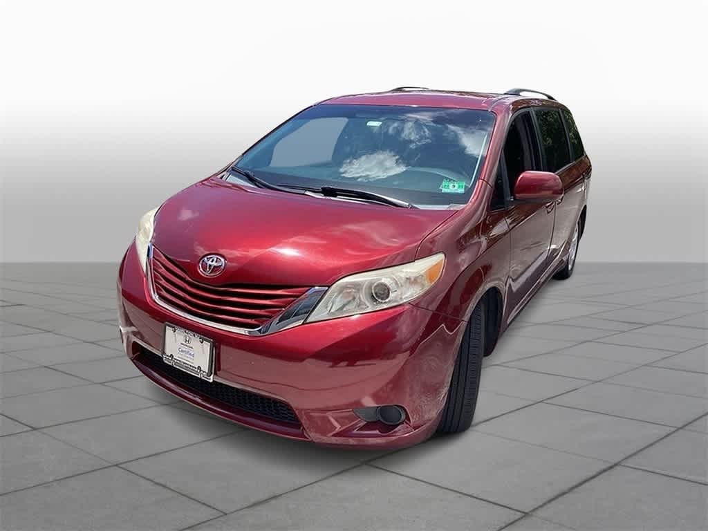 Thumbnail: 2015 Toyota Sienna - 1