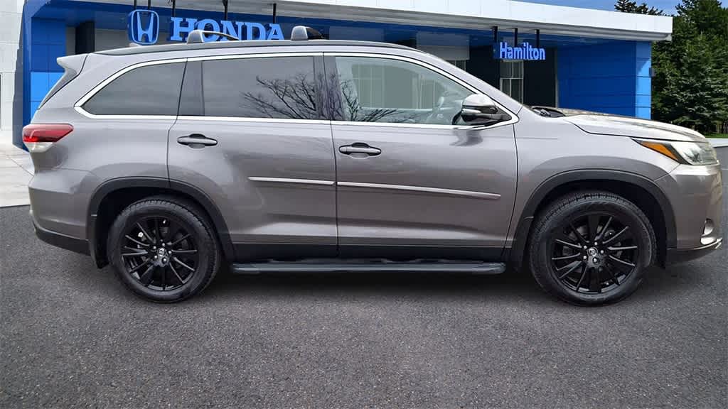 Thumbnail: 2019 Toyota Highlander - 9