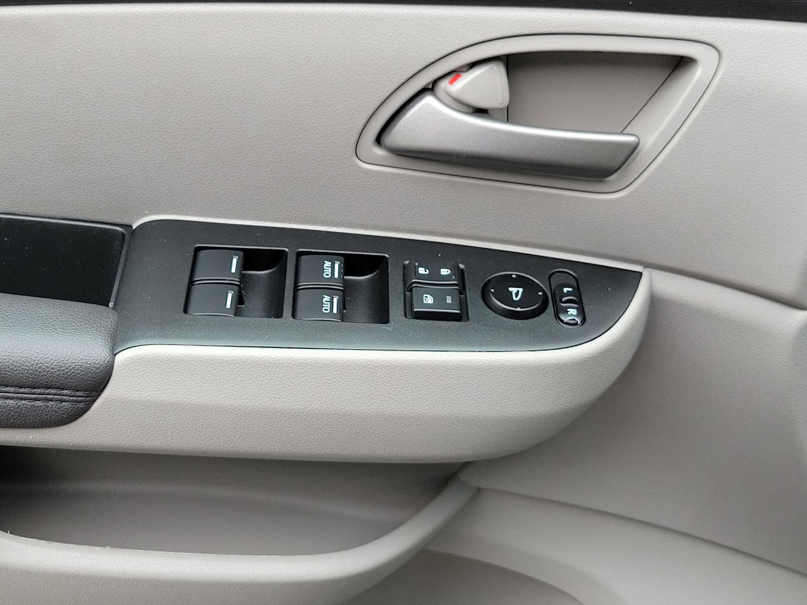 Thumbnail: 2012 Honda Odyssey - 2