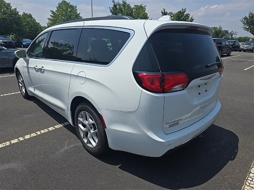 Thumbnail: 2017 Chrysler Pacifica - 6