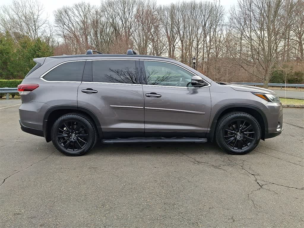 Thumbnail: 2019 Toyota Highlander - 24