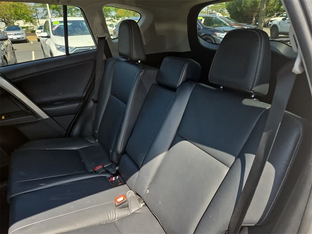 Thumbnail: 2015 Toyota RAV4 - 14
