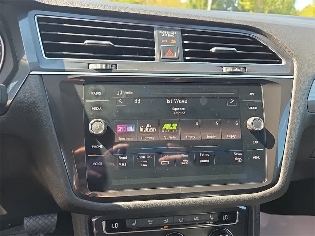 Thumbnail: 2018 Volkswagen Tiguan - 15