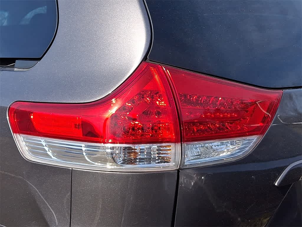 Thumbnail: 2011 Toyota Sienna - 20