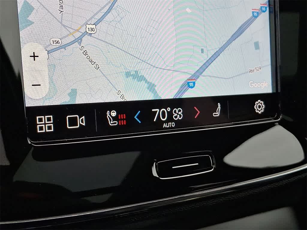 Thumbnail: 2023 Volvo XC40 - 19