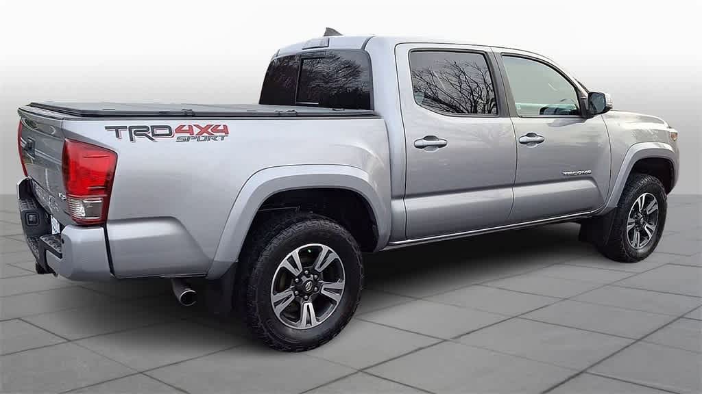 Thumbnail: 2017 Toyota Tacoma - 8